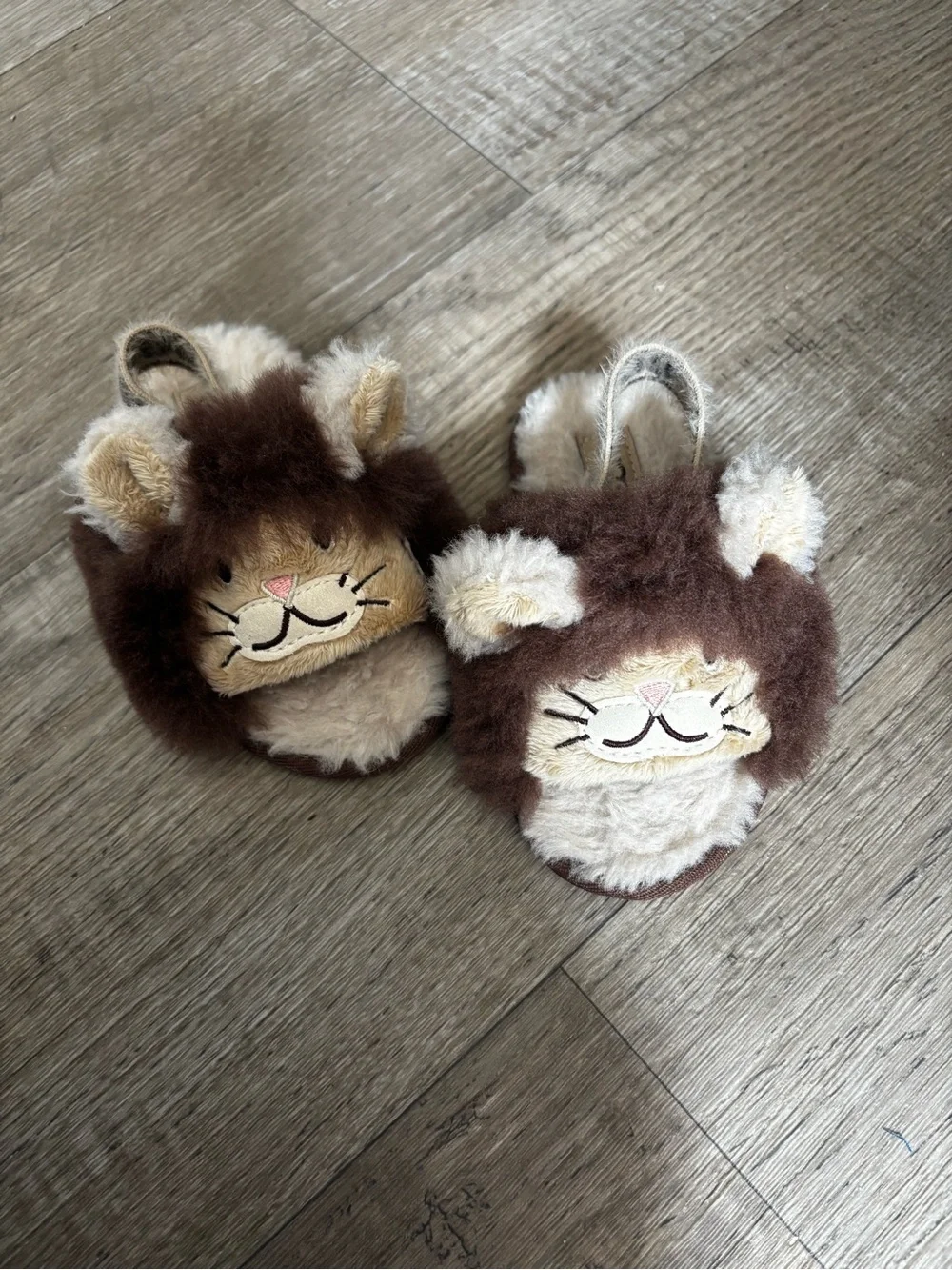 UGG Toddler lion Slippers 8C